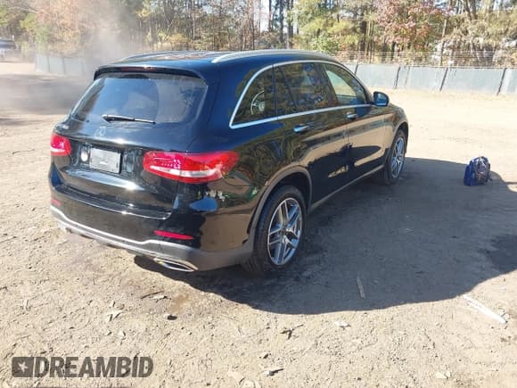 ✅ 2018 Mercedes-Benz GLC 300 • VIN: WDC0G4JBXJV063639 • Lot: 43698786. Wystawiony na IAAI z przebiegiem 35 885 mil. Bezpłatny archiwum sprzedaży aukcyjnych z USA i szczegółowy raport historii pojazdu na DreamBid. Zdjęcie 4.