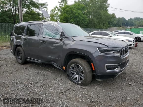 ✅ 2024 Jeep Wagoneer Series II • VIN: 1C4SJUBP7RS172163 • Lot: 67780715. Wystawiony na Copart z przebiegiem 31 493 mil. Bezpłatny archiwum sprzedaży aukcyjnych z USA i szczegółowy raport historii pojazdu na DreamBid. Zdjęcie 4.