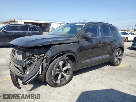 ✅ 2024 Volvo XC40 Core Bright Theme • VIN: YV4L12UK6R2360261 • Lot: 67085855. Listed on Copart with 6,123 mi. Free auction sales archive from the USA and detailed vehicle history report at DreamBid. Image 1.