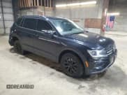 ✅ 2018 Volkswagen Tiguan S • VIN: 3VV1B7AXXJM092916 • Лот: 90348745. Опубликован ранее на Copart с пробегом 81 678 миль. Бесплатный доступ к архиву аукционных продаж из США и подробный отчёт об истории автомобиля на DreamBid. Изображение 4.