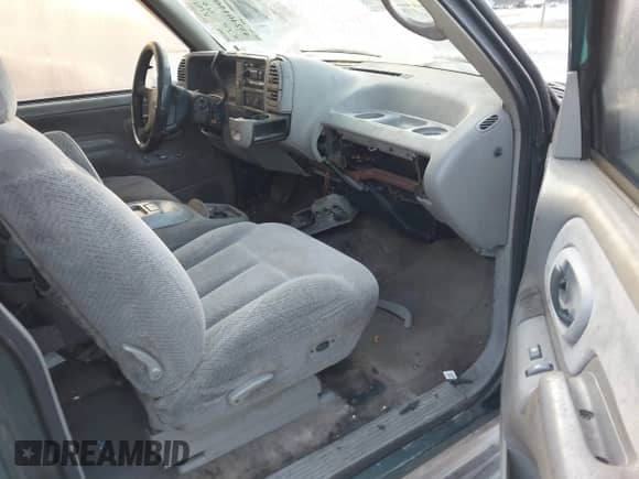 ✅ 1995 GMC Sierra 1500 • VIN: 2GTEC19K3S1521292 • Лот: 43240150. Размещён на IAAI с пробегом 251 392 миль миль. Получите бесплатный доступ к архиву аукционных продаж из США и посмотрите подробный отчёт об истории автомобиля на DreamBid. Изображение 5.