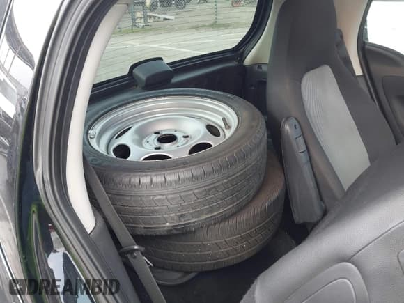 ✅ 2015 Smart fortwo Passion • VIN: WMEEJ3BA2FK820766 • Лот: 43892957. Опубликован ранее на IAAI с пробегом 143 333 миль. Бесплатный доступ к архиву аукционных продаж из США и подробный отчёт об истории автомобиля на DreamBid. Изображение 8.