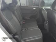 ✅ 2018 Volkswagen Tiguan SEL • VIN: 3VV3B7AX3JM126008 • Лот: 55780535. Опубликован ранее на Copart с пробегом 116 510 миль. Бесплатный доступ к архиву аукционных продаж из США и подробный отчёт об истории автомобиля на DreamBid. Изображение 11.