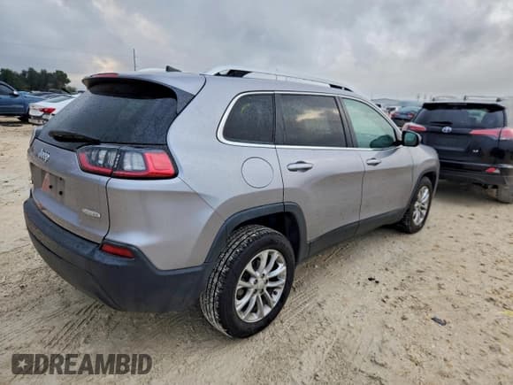 ✅ 2019 Jeep Cherokee Latitude • VIN: 1C4PJLCB9KD164899 • Lot: 92623635. Wystawiony na Copart z przebiegiem 88 838 mil. Bezpłatny archiwum sprzedaży aukcyjnych z USA i szczegółowy raport historii pojazdu na DreamBid. Zdjęcie 3.