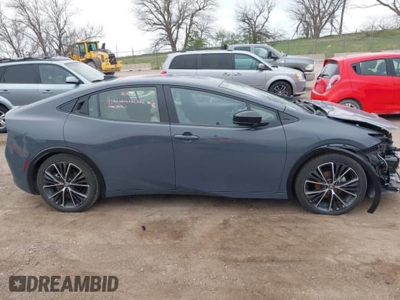 ✅ 2024 Toyota Prius LE • VIN: JTDACAAU8R3028529 • Lot: 42079826. Wystawiony na IAAI z przebiegiem 7 849 mil. Bezpłatny archiwum sprzedaży aukcyjnych z USA i szczegółowy raport historii pojazdu na DreamBid. Zdjęcie 14.