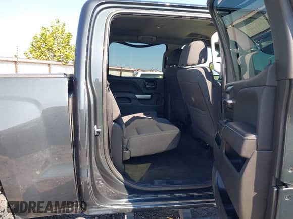 2018 Chevrolet Silverado 1500 LT z VIN 3GCUKREC4JG292008, wystawiony jako IAAI lot #43370209 z przebiegiem 96 545 mil mil oraz . Historia ofert i sprzedaży dostępna na DreamBid. Obrazek 8.