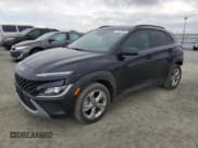 ✅ 2023 Hyundai Kona SEL • VIN: KM8K6CAB7PU060672 • Лот: 81548465. Опубликован ранее на Copart с пробегом 40 605 миль. Бесплатный доступ к архиву аукционных продаж из США и подробный отчёт об истории автомобиля на DreamBid. Изображение 1.