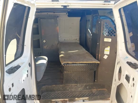 ✅ 2011 Ford Econoline Cargo Commercial • VIN: 1FTNE1EWXBDA27728 • Лот: 43783543. Опубликован ранее на IAAI с пробегом 453 038 миль. Бесплатный доступ к архиву аукционных продаж из США и подробный отчёт об истории автомобиля на DreamBid. Изображение 8.