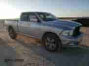 ✅ 2010 Dodge 1500 ST • VIN: 1D7RB1GP5AS246760 • Лот: 85348934. Размещён на Copart с пробегом 172 042 миль миль. Получите бесплатный доступ к архиву аукционных продаж из США и посмотрите подробный отчёт об истории автомобиля на DreamBid. Изображение 4.