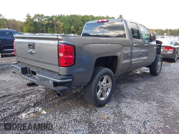 2017 Chevrolet Silverado 2500HD LTZ with VIN 1GC2KWEG4HZ192879, listed as a IAAI auction lot 43380040 with 98,324 mi miles and . Bid and sale history available at DreamBid. Image 4.