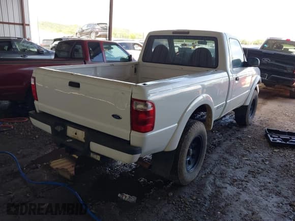 ✅ 2001 Ford Ranger XL • VIN: 1FTYR10U21TA06089 • Lot: 42521853. Wystawiony na IAAI z przebiegiem 219 534 mil. Bezpłatny archiwum sprzedaży aukcyjnych z USA i szczegółowy raport historii pojazdu na DreamBid. Zdjęcie 4.