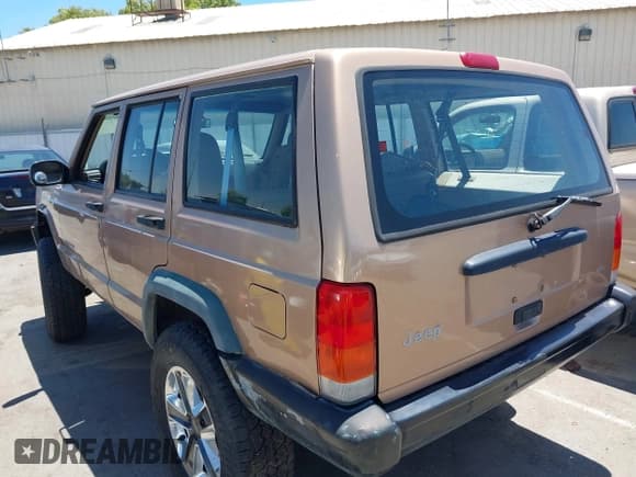 ✅ 1999 Jeep Cherokee SE • VIN: 1J4FF28S4XL592788 • Lot: 42560002. Listed on IAAI with 189,258 mi. Free auction sales archive from the USA and detailed vehicle history report at DreamBid. Image 3.