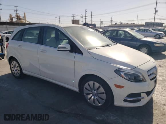 ✅ 2014 Mercedes-Benz B Electric Drive • VIN: WDDVP9AB7EJ002907 • Lot: 77015844. Wystawiony na Copart z przebiegiem 80 500 mil. Bezpłatny archiwum sprzedaży aukcyjnych z USA i szczegółowy raport historii pojazdu na DreamBid. Zdjęcie 4.