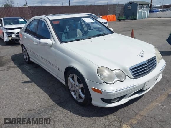✅ 2007 Mercedes-Benz C 230 Sport • VIN: WDBRF52H77F918808 • Lot: 41939637. Wystawiony na IAAI z przebiegiem 137 538 mil. Bezpłatny archiwum sprzedaży aukcyjnych z USA i szczegółowy raport historii pojazdu na DreamBid. Zdjęcie 1.