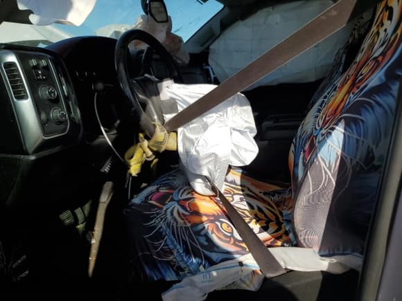 ✅ 2015 Chevrolet Silverado 2500HD LT • VIN: 1GC1KVEG1FF116153 • Лот: 92665855. Опубликован ранее на Copart с пробегом Не указан. Бесплатный доступ к архиву аукционных продаж из США и подробный отчёт об истории автомобиля на DreamBid. Изображение 7.