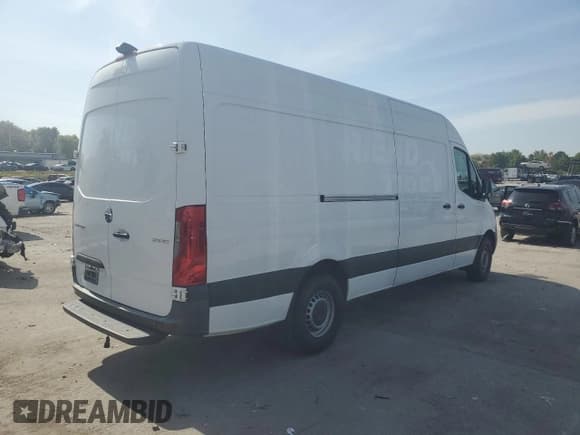 ✅ 2020 Freightliner Sprinter Cargo • VIN: W2Y4ECHY8LT031562 • Лот: 80739485. Опубликован ранее на Copart с пробегом 151 907 миль. Бесплатный доступ к архиву аукционных продаж из США и подробный отчёт об истории автомобиля на DreamBid. Изображение 3.