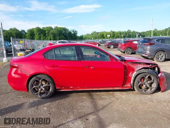 ✅ 2018 Alfa Romeo Giulia Ti Sport • VIN: ZARFAEEN7J7576238 • Лот: 42462272. Опубликован ранее на IAAI с пробегом 53 105 миль. Бесплатный доступ к архиву аукционных продаж из США и подробный отчёт об истории автомобиля на DreamBid. Изображение 14.