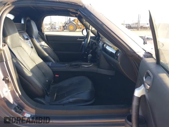 ✅ 2006 Mazda MX-5 Miata Sport • VIN: JM1NC25F960102251 • Lot: 42922515. Listed on IAAI with 146,038 mi. Free auction sales archive from the USA and detailed vehicle history report at DreamBid. Image 8.