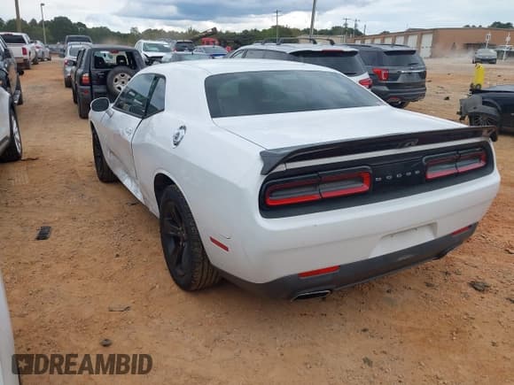 ✅ 2016 Dodge Challenger SXT • VIN: 2C3CDZAG4GH240163 • Lot: 43392879. Wystawiony na IAAI z przebiegiem 137 975 mil. Bezpłatny archiwum sprzedaży aukcyjnych z USA i szczegółowy raport historii pojazdu na DreamBid. Zdjęcie 3.