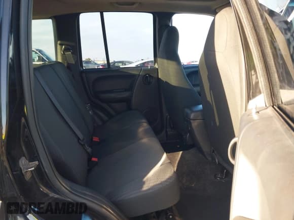 ✅ 2004 Jeep Liberty Sport • VIN: 1J4GL48K44W229474 • Lot: 43629066. Listed on IAAI with 144,041 mi. Free auction sales archive from the USA and detailed vehicle history report at DreamBid. Image 8.