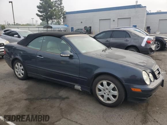 ✅ 2003 Mercedes-Benz CLK 320 • VIN: WDBLK65G73T130262 • Lot: 82785175. Wystawiony na Copart z przebiegiem 72 405 mil. Bezpłatny archiwum sprzedaży aukcyjnych z USA i szczegółowy raport historii pojazdu na DreamBid. Zdjęcie 4.