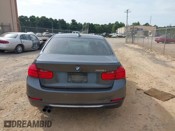 ✅ 2013 BMW 3 Series 328i • VIN: WBA3A5G55DNP20795 • Lot: 43107762. Listed on IAAI with 201,658 mi. Free auction sales archive from the USA and detailed vehicle history report at DreamBid. Image 16.