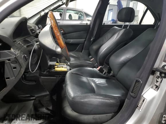 ✅ 2006 Mercedes-Benz S 500 • VIN: WDBNG75JX6A481582 • Лот: 60708665. Опубликован ранее на Copart с пробегом Не указан. Бесплатный доступ к архиву аукционных продаж из США и подробный отчёт об истории автомобиля на DreamBid. Изображение 7.