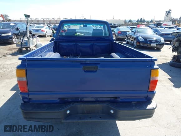 ✅ 1987 Toyota Pickup • VIN: JT4RN55R1H0236357 • Lot: 41858359. Listed on IAAI with 151,664 mi. Free auction sales archive from the USA and detailed vehicle history report at DreamBid. Image 16.
