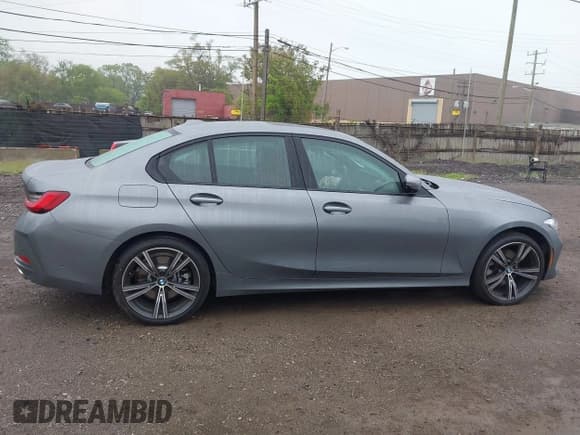 ✅ 2023 BMW 3 Series 330i xDrive • VIN: 3MW89FF01P8D20900 • Lot: 42311097. Listed on IAAI with 28,197 mi. Free auction sales archive from the USA and detailed vehicle history report at DreamBid. Image 13.