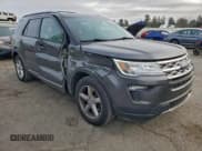 ✅ 2018 Ford Explorer XLT • VIN: 1FM5K7D89JGB04306 • Lot: 95995465. Wystawiony na Copart z przebiegiem 153 674 mil. Bezpłatny archiwum sprzedaży aukcyjnych z USA i szczegółowy raport historii pojazdu na DreamBid. Zdjęcie 4.