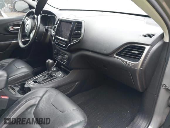 ✅ 2020 Jeep Cherokee Limited • VIN: 1C4PJMDX7LD520090 • Lot: 40402264. Wystawiony na IAAI z przebiegiem 120 395 mil. Bezpłatny archiwum sprzedaży aukcyjnych z USA i szczegółowy raport historii pojazdu na DreamBid. Zdjęcie 5.