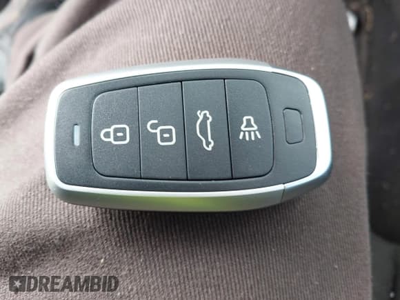 ✅ 2015 Chrysler 200 Limited • VIN: 1C3CCCAB7FN703925 • Lot: 43728662. Wystawiony na IAAI z przebiegiem 207 509 mil. Bezpłatny archiwum sprzedaży aukcyjnych z USA i szczegółowy raport historii pojazdu na DreamBid. Zdjęcie 11.