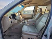 ✅ 2006 Ford Explorer Limited • VIN: 1FMEU758X6UB36585 • Lot: 96803515. Wystawiony na Copart z przebiegiem 172 596 mil. Bezpłatny archiwum sprzedaży aukcyjnych z USA i szczegółowy raport historii pojazdu na DreamBid. Zdjęcie 7.