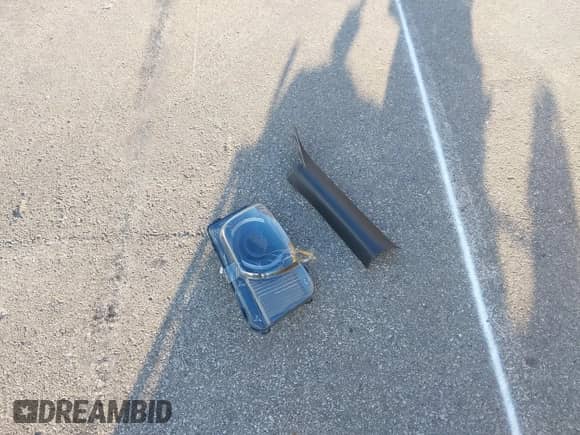 2010 Chevrolet Camaro 2SS z VIN 2G1FT1EW7A9159814, wystawiony jako IAAI lot #43367754 z przebiegiem 35 959 mil mil oraz . Historia ofert i sprzedaży dostępna na DreamBid. Obrazek 12.