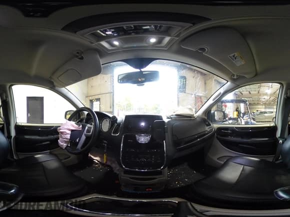 ✅ 2015 Chrysler Town & Country Touring L • VIN: 2C4RC1CG9FR619949 • Lot: 43549052. Listed on IAAI with 69,904 mi. Free auction sales archive from the USA and detailed vehicle history report at DreamBid. Image 18.