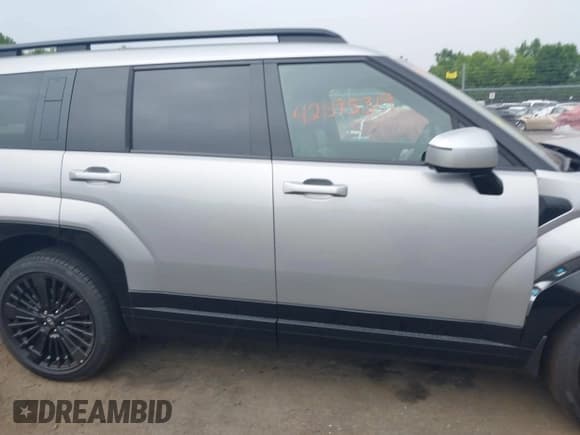 ✅ 2025 Hyundai Santa Fe Calligraphy • VIN: 5NMP5DG18SH045812 • Lot: 42595319. Listed on IAAI with 1,830 mi. Free auction sales archive from the USA and detailed vehicle history report at DreamBid. Image 13.