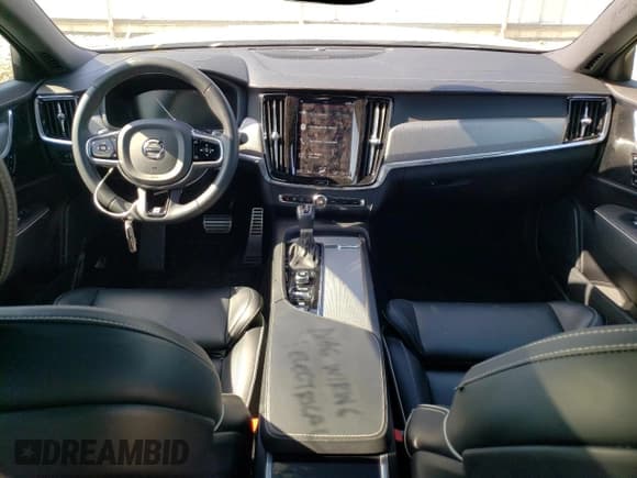 ✅ 2020 Volvo S90 R-Design • VIN: LVYA22MT2LP154745 • Лот: 49153043. Опубликован ранее на Copart с пробегом 23 451 миль. Бесплатный доступ к архиву аукционных продаж из США и подробный отчёт об истории автомобиля на DreamBid. Изображение 8.