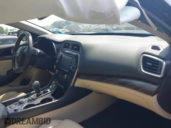 ✅ 2017 Nissan Maxima Platinum • VIN: 1N4AA6AP3HC457482 • Lot: 42568745. Listed on IAAI with 98,971 mi. Free auction sales archive from the USA and detailed vehicle history report at DreamBid. Image 5.