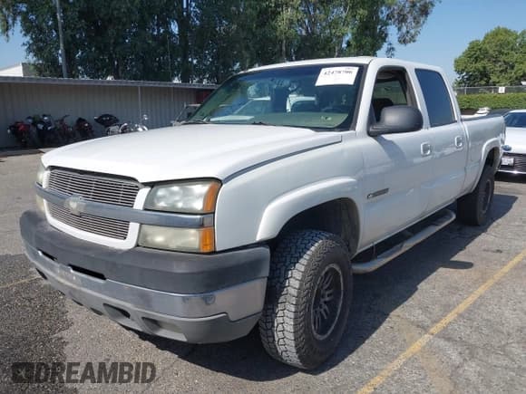 ✅ 2004 Chevrolet Silverado 2500HD LS • VIN: 1GCHC23U04F264942 • Лот: 42478706. Опубликован ранее на IAAI с пробегом 258 175 миль. Бесплатный доступ к архиву аукционных продаж из США и подробный отчёт об истории автомобиля на DreamBid. Изображение 2.