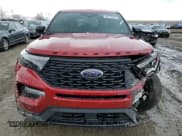 ✅ 2022 Ford Explorer ST-Line • VIN: 1FMSK8KH7NGA27596 • Lot: 48417085. Wystawiony na Copart z przebiegiem 30 477 mil. Bezpłatny archiwum sprzedaży aukcyjnych z USA i szczegółowy raport historii pojazdu na DreamBid. Zdjęcie 5.