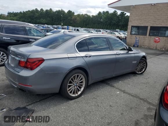 ✅ 2013 BMW 7 Series 750Li xDrive • VIN: WBAYF8C57DD139951 • Lot: 80510125. Wystawiony na Copart z przebiegiem 192 914 mil. Bezpłatny archiwum sprzedaży aukcyjnych z USA i szczegółowy raport historii pojazdu na DreamBid. Zdjęcie 3.