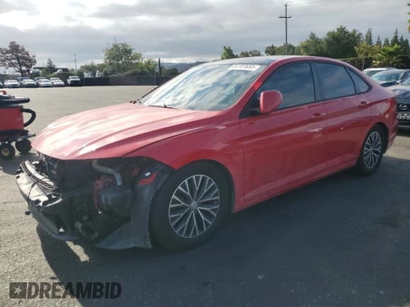 ✅ 2019 Volkswagen Jetta S • VIN: 3VWC57BU1KM069431 • Лот: 82701655. Опубликован ранее на Copart с пробегом 107 975 миль. Бесплатный доступ к архиву аукционных продаж из США и подробный отчёт об истории автомобиля на DreamBid. Изображение 1.