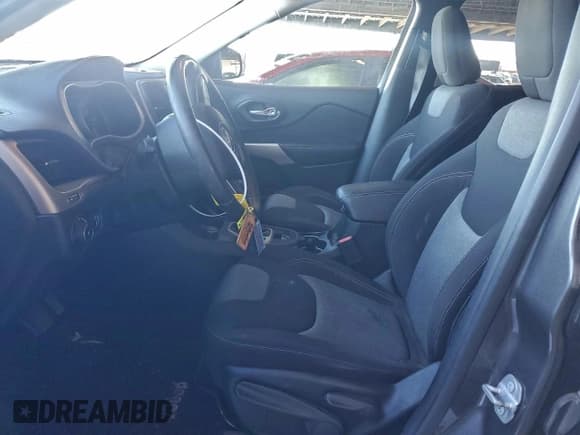 ✅ 2018 Jeep Cherokee Latitude • VIN: 1C4PJMCX5JD578231 • Лот: 93457025. Опубликован ранее на Copart с пробегом 80 266 миль. Бесплатный доступ к архиву аукционных продаж из США и подробный отчёт об истории автомобиля на DreamBid. Изображение 7.