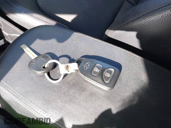 2013 Hyundai Tucson GLS z VIN KM8JU3AC7DU689161, wystawiony jako IAAI lot #40488245 z przebiegiem 109 544 mil mil oraz . Historia ofert i sprzedaży dostępna na DreamBid. Obrazek 11.