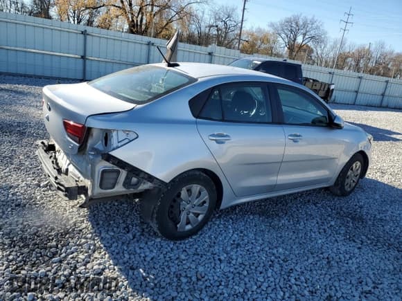 ✅ 2019 Kia Rio S • VIN: 3KPA24AB5KE160701 • Lot: 92602505. Wystawiony na Copart z przebiegiem 76 482 mil. Bezpłatny archiwum sprzedaży aukcyjnych z USA i szczegółowy raport historii pojazdu na DreamBid. Zdjęcie 3.