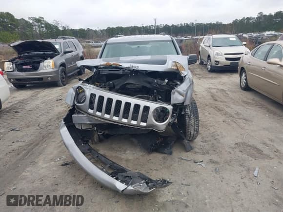 ✅ 2017 Jeep Patriot Sport • VIN: 1C4NJPBAXHD200955 • Lot: 41597096. Listed on IAAI with 166,857 mi. Free auction sales archive from the USA and detailed vehicle history report at DreamBid. Image 12.
