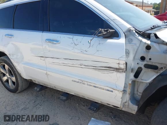 ✅ 2015 Jeep Grand Cherokee Limited • VIN: 1C4RJFBG8FC627568 • Lot: 43281521. Listed on IAAI with 177,613 mi. Free auction sales archive from the USA and detailed vehicle history report at DreamBid. Image 18.