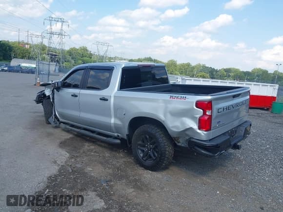✅ 2020 Chevrolet Silverado 1500 LT Trail Boss • VIN: 1GCPYFED3LZ190222 • Lot: 42757917. Wystawiony na IAAI z przebiegiem Nie podano. Bezpłatny archiwum sprzedaży aukcyjnych z USA i szczegółowy raport historii pojazdu na DreamBid. Zdjęcie 3.