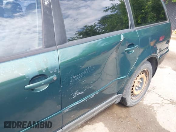 ✅ 2000 Volkswagen Passat • VIN: WVWNA23B8YE126567 • Lot: 42668144. Listed on IAAI with 149,773 mi. Free auction sales archive from the USA and detailed vehicle history report at DreamBid. Image 18.