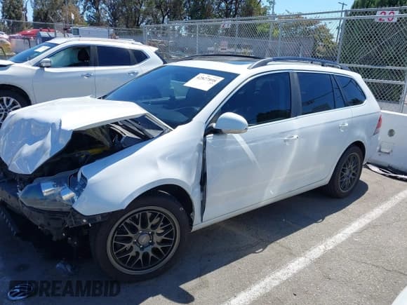 ✅ 2014 Volkswagen Jetta TDI w/Sunroof & Nav • VIN: 3VWPL7AJ0EM626543 • Lot: 42827898. Listed on IAAI with 120,035 mi. Free auction sales archive from the USA and detailed vehicle history report at DreamBid. Image 17.